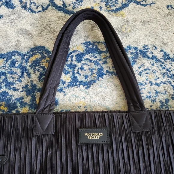 Victoria's Secret Pleated Large Top Zip Tote Handbag Black - Picture 4 of 8